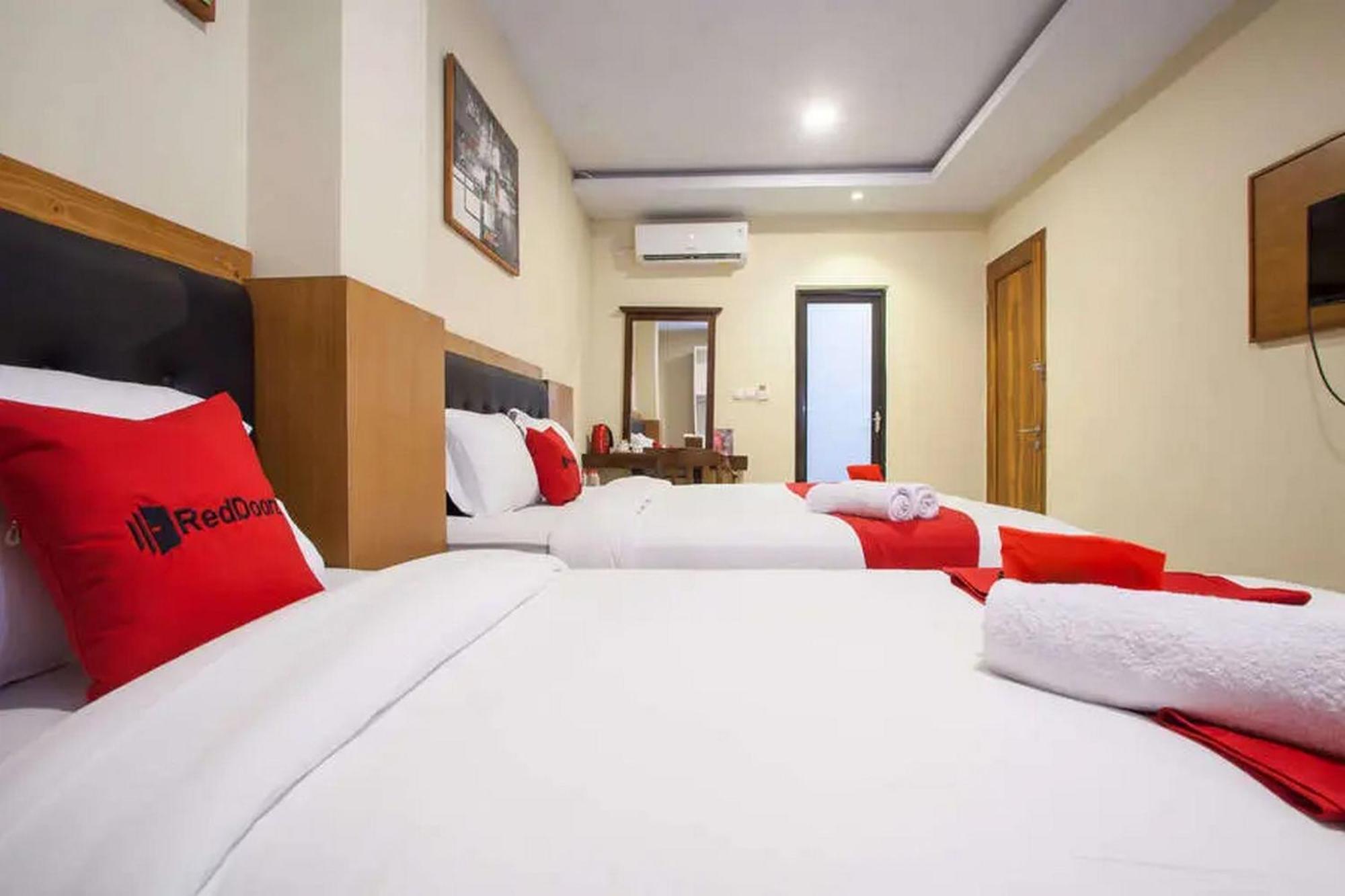 Reddoorz Premium @ Jalan Cengkeh Malang Hotel Luaran gambar